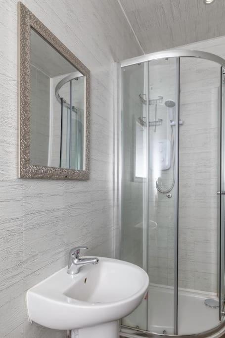 Darlington Luxury Penthouse *