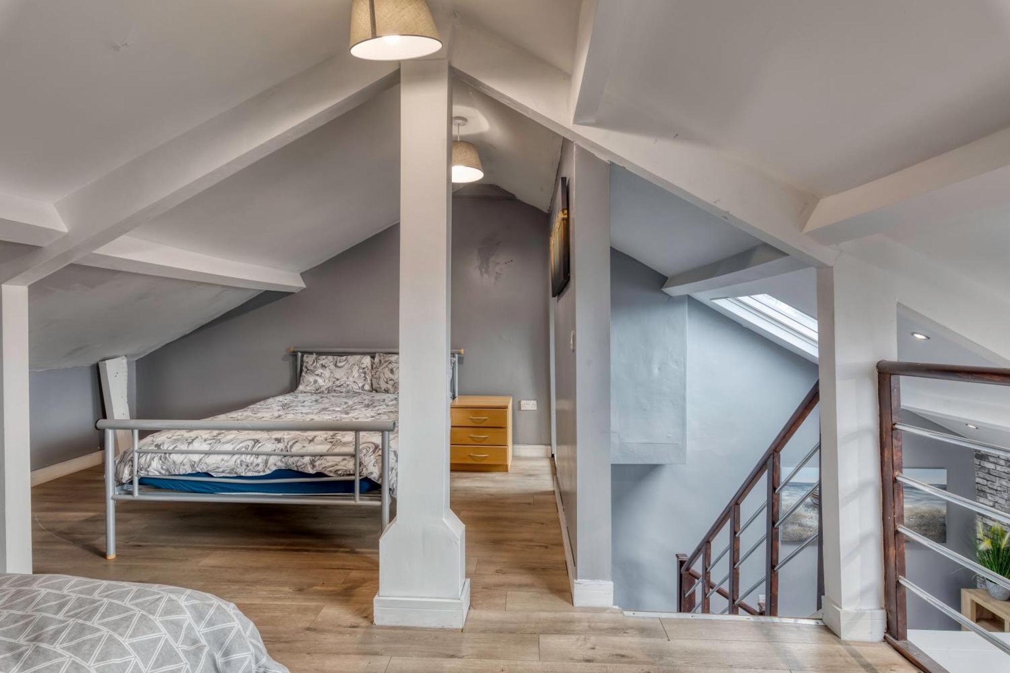 Darlington Luxury Penthouse Apartment *