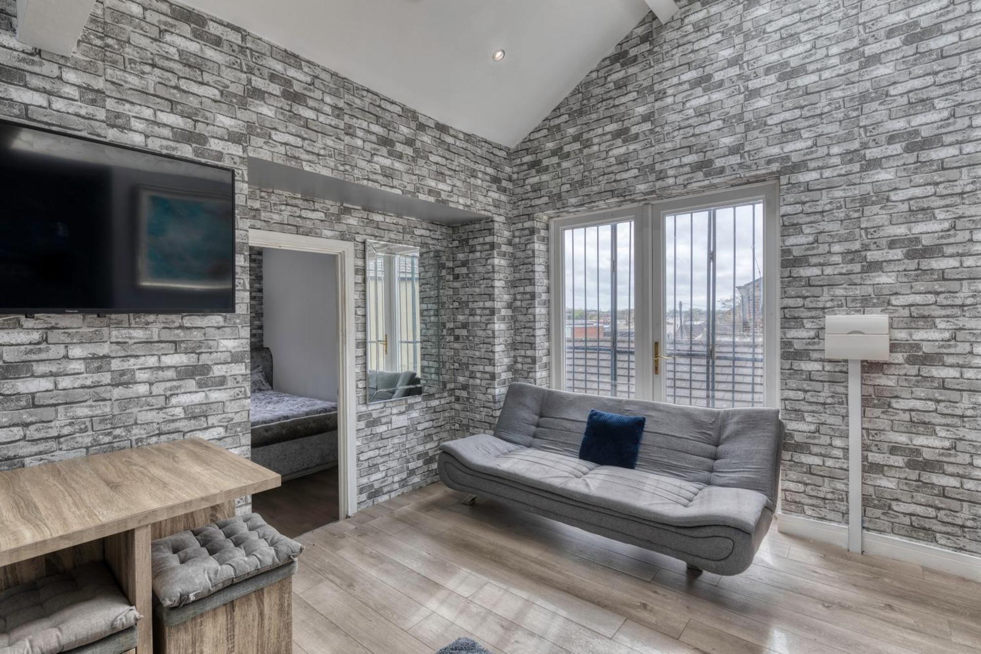 Darlington Luxury Penthouse *